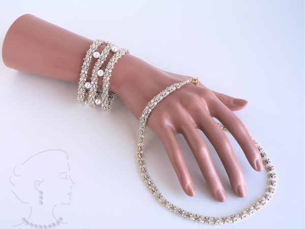 Bracelet and curved necklace