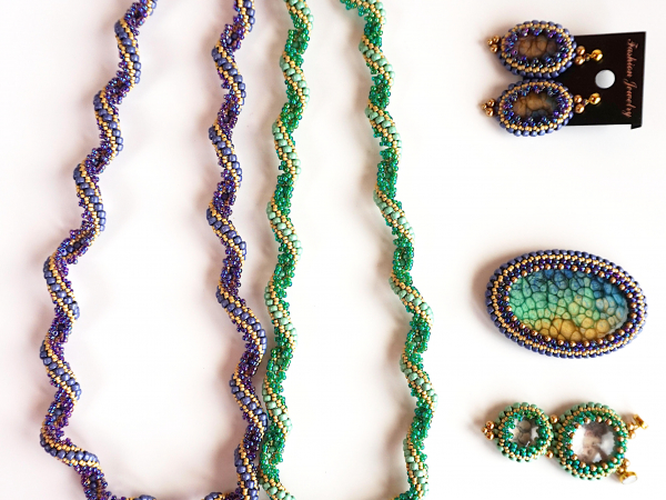 Flat Diagonal Cellini peyote beadwork