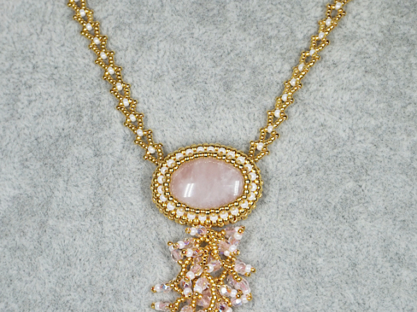 Lyda necklace in rose quartz
