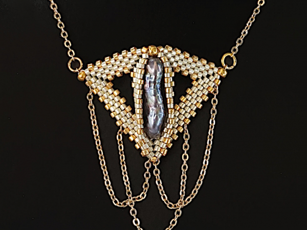 Muserie Pendant with Biwa pearl and chain