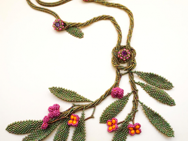 A Spindle Berries necklace