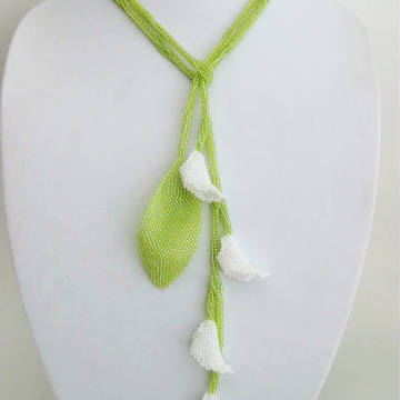 Many thanks to Katharina for this photo ofher Calla Lily lariat